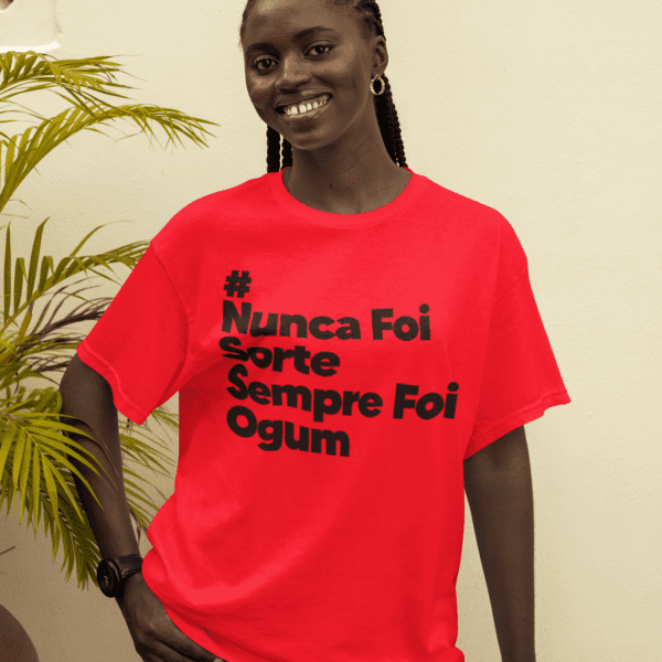 Camiseta vermelha Ogum Nunca foi sorte