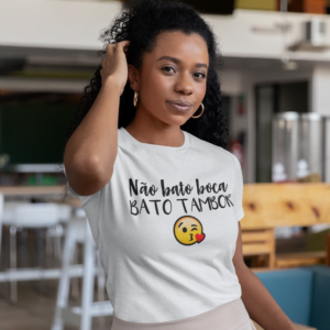 Camiseta branca de axé não bato boca, bato tambor