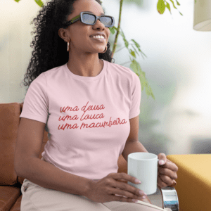 Camiseta rosa Deusa louca feiticeira