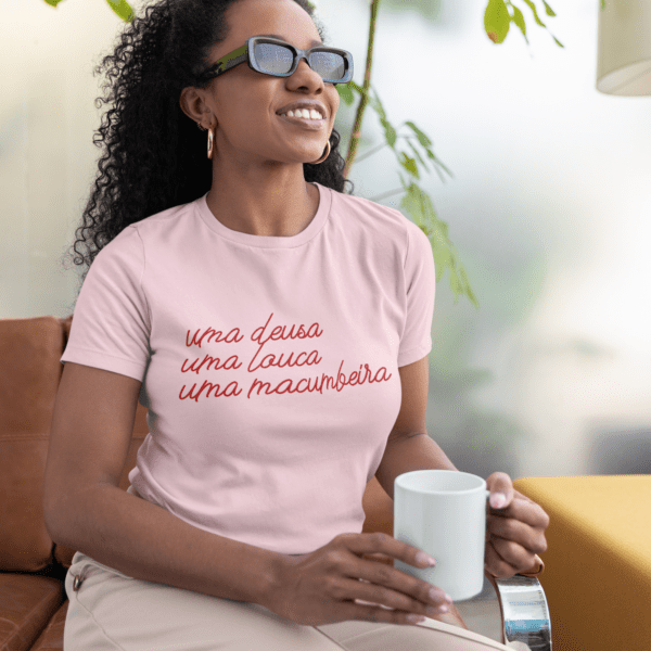 Camiseta rosa Deusa louca feiticeira