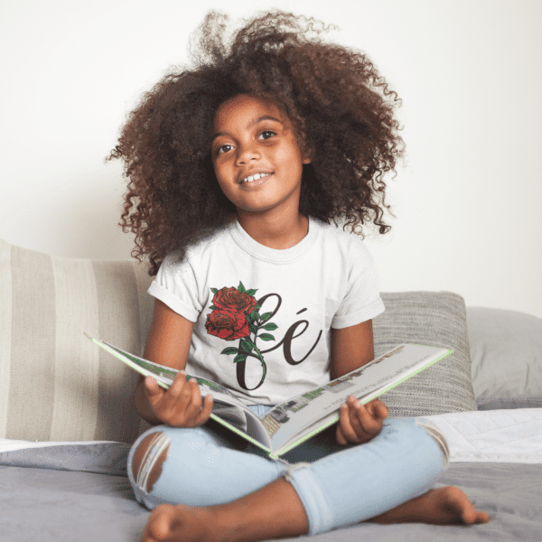 Camiseta infantil Fé com rosas