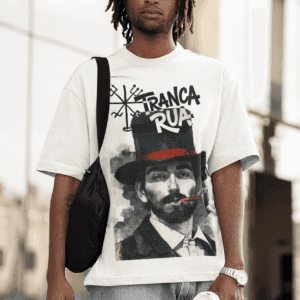 Camiseta Tranca Rua fumando charuto