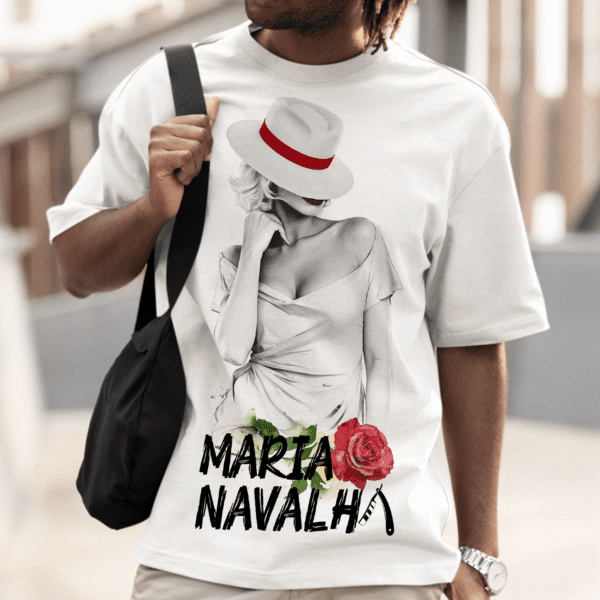 Camiseta Maria Navalha preto e branco