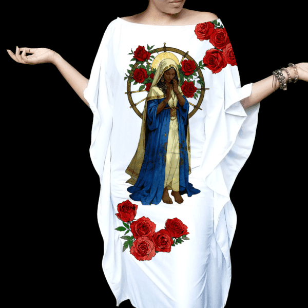 Alaka Santa Sara com rosas