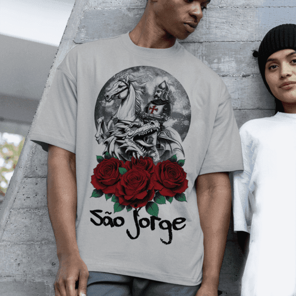 Camiseta de São Jorge e rosas