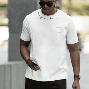 Camiseta Exú Giramundo na gola