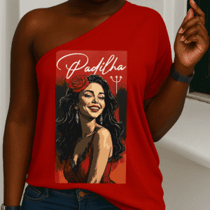 Blusa Maria Padilha sorrindo
