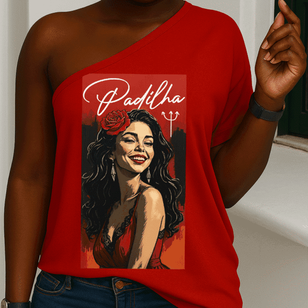 Blusa Maria Padilha sorrindo
