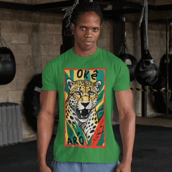 Camiseta Oxóssi onça colorida verde