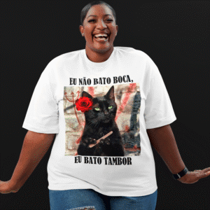 Camiseta Gato do Axé com flor branco