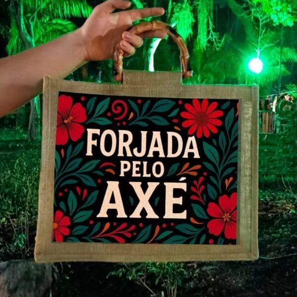 Bolsa Forjada no axé com alça de bambu