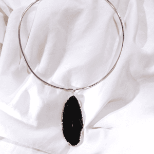 3 - Colar em Aro com Pingente de Ágata negra