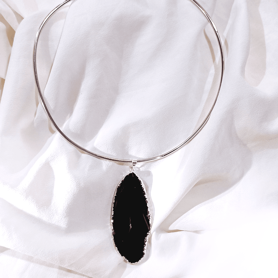 3 - Colar em Aro com Pingente de Ágata negra