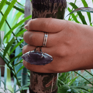 Anel Pedra Roxa Design Alongado