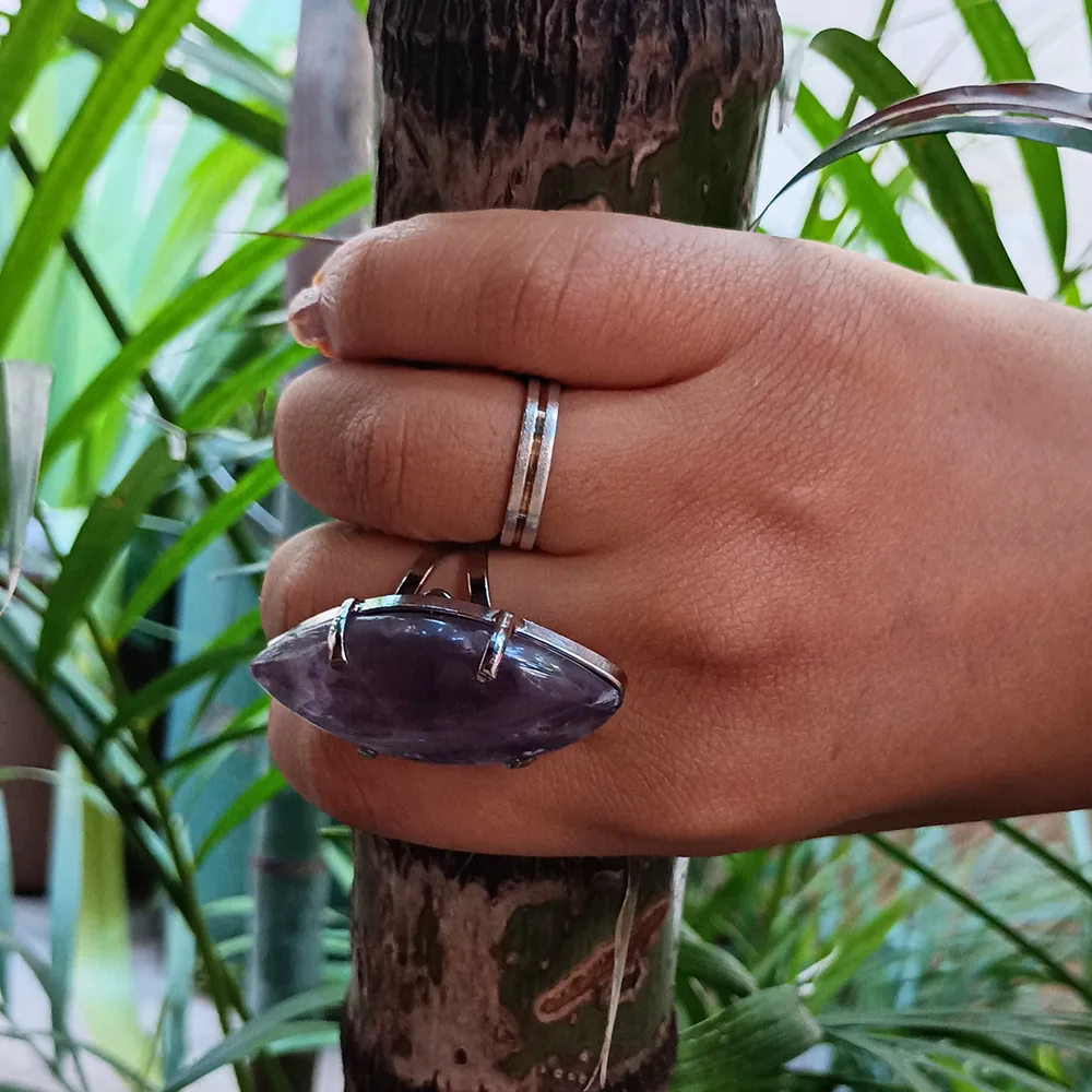 Anel Pedra Roxa Design Alongado