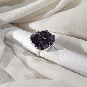 Anel Drusa Roxa Natural Banhado a Prata