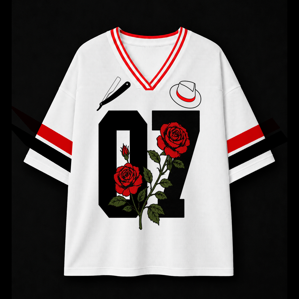 Camiseta oversized Maria Navalha estilo futebol